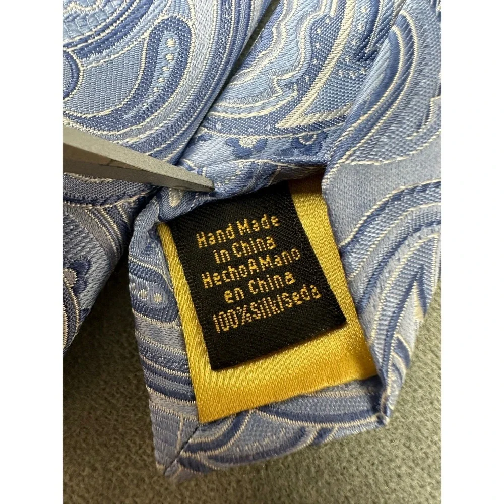 Donald J Trump Signature Collection Mens Blue Paisley Silk Tie Hand Made Classic